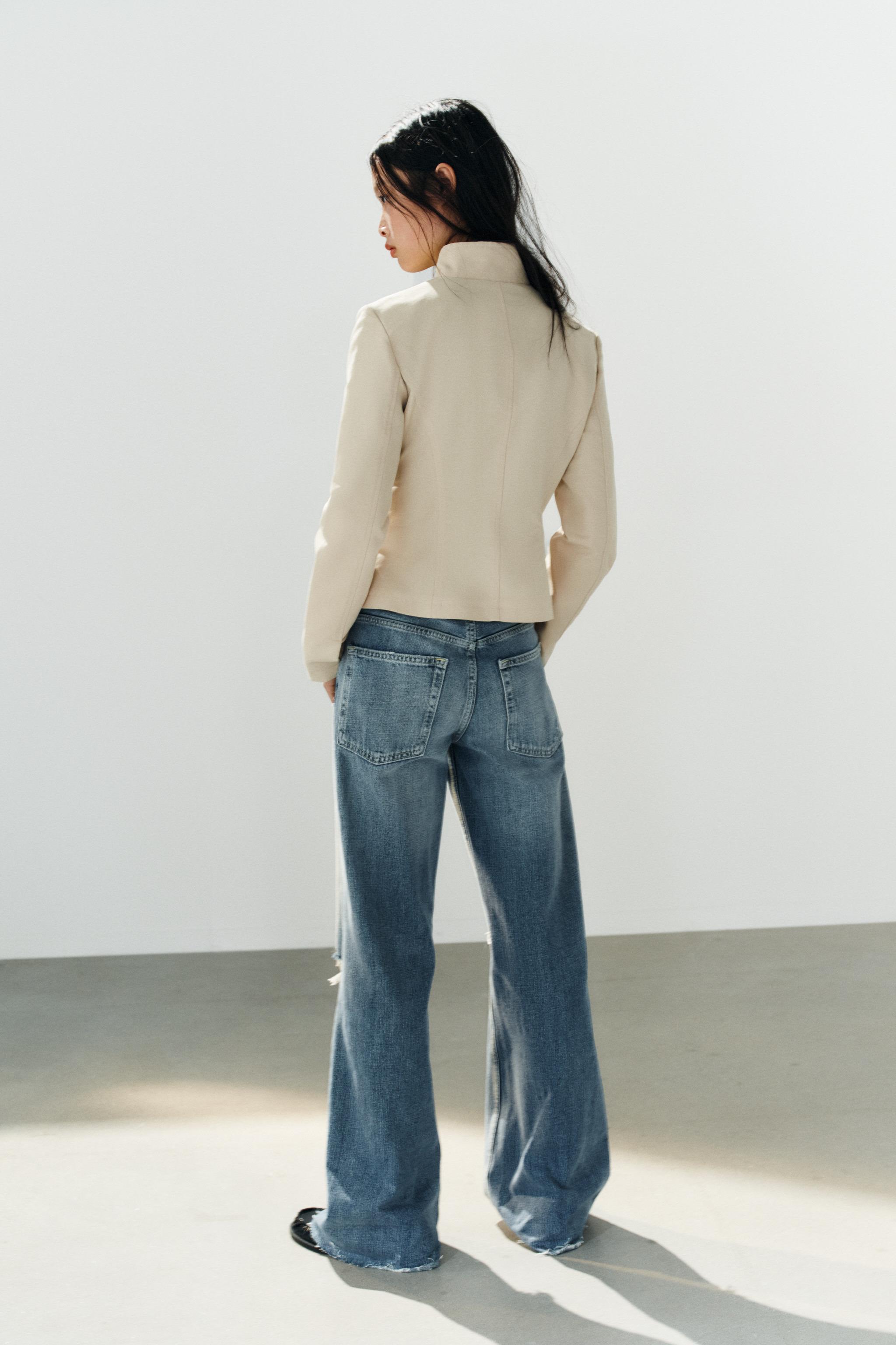 BUTTONED DOUBLE-BREASTED BLAZER